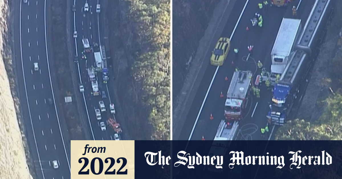 Video Sydney truck crash causes traffic chaos